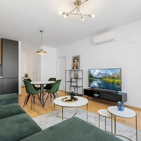 Lam Discovery Ac - Balcony * Братислава